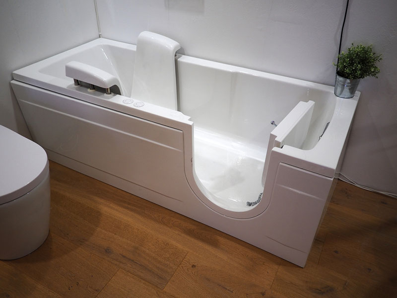 Remplacer sa baignoire par une douche senior en Ile-de-France