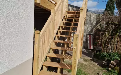 Aménagement extérieur en bois image 