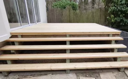 Aménagement extérieur en bois image 