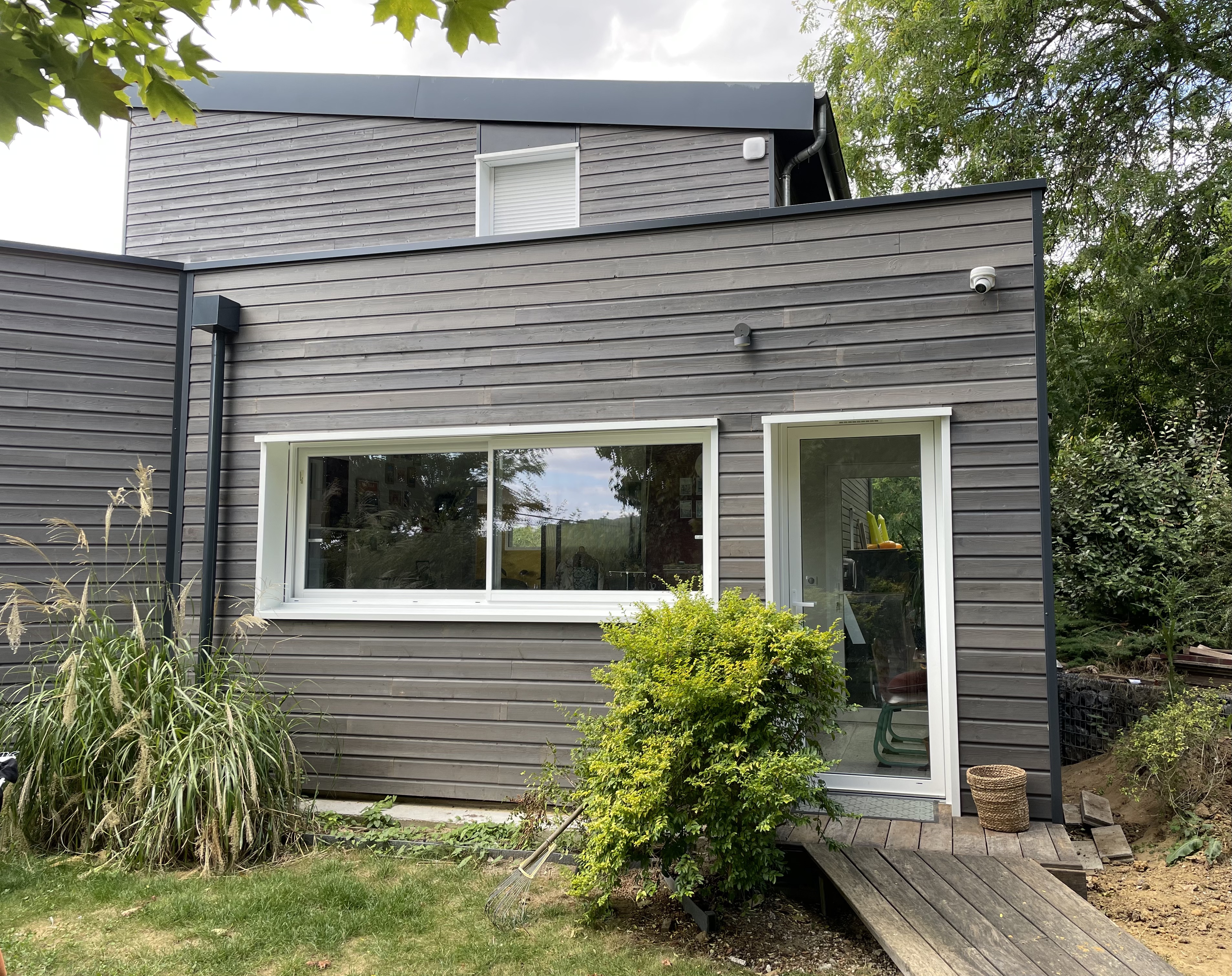 Vous souhaitez construire une maison en ossature bois ? Réalisation une extension ou surélévation? Contactez PM Projets