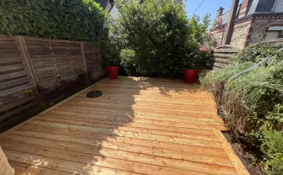 R&eacute;alisation d'une terrasse en m&eacute;l&egrave;ze sur structure bois dans le Val-d'Oise image 